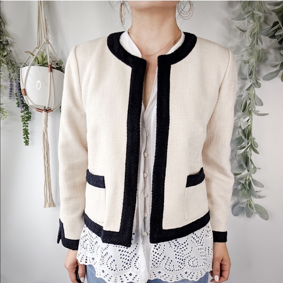 Ann Taylor Jackets & Blazers - ANN TAYLOR Blazer Ivory Black Colorblock Hem 0984